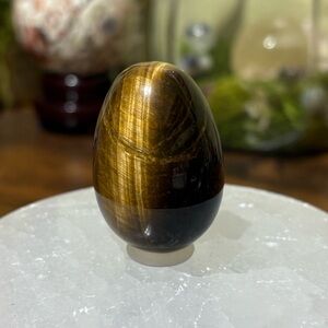 Tigers eye crystal egg carving